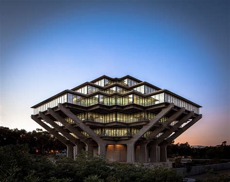 Многоликий модернизм Калифорнийский университет в Сан Диего