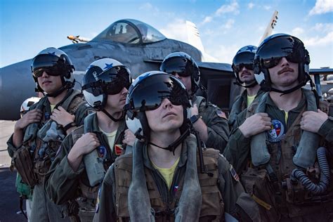Growing Demand For Civilian Pilots Push Navy To Triple Bonuses For Some