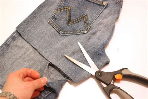 This Summers Diy Cut Off Jeans Shorts Tutorial Create Enjoy