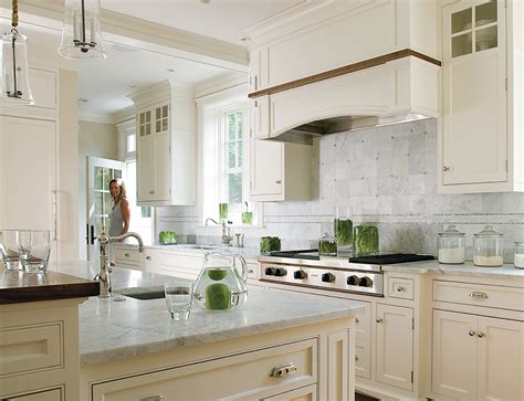 Your kitchen will be an instant classic… with stellar lead times, the best technicians and world class designers, let us share with you our knowledge and passion for designing the perfect kitchen. Kitchens: Classic Clean