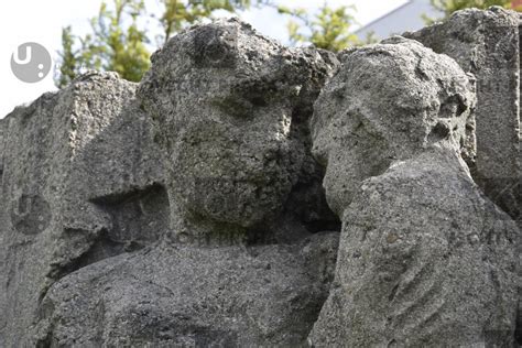 Kredit umožní i stahování neomezenou. Hippokratova přísaha | Sochy a města