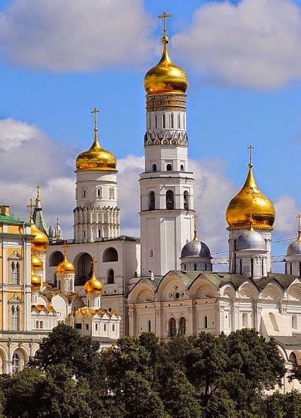 Oroszország azonban jóval több, mint néhány, vizuálisan valóban impresszív város. Google+Moszkva Oroszország arany sírok（画像あり） | 教会, ロシア, 建物