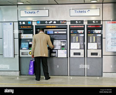 Ticket Machine London Underground England Uk Stock Photo Alamy