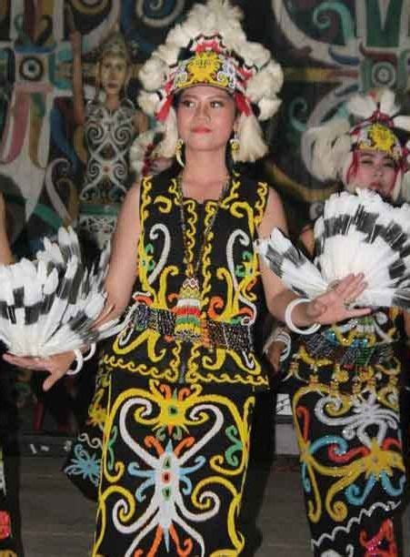 3 Baju Adat Kalimantan Barat Dan Penjelasannya Tradisikita Indonesia