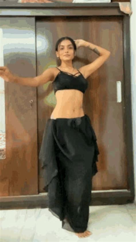Belly Dancer Who Is She Ishani Sanghavi 1289969 ›