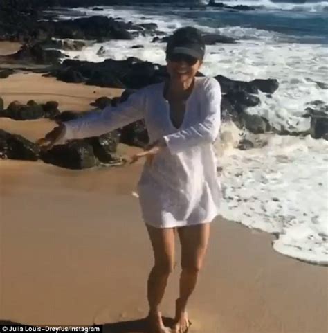 Julia Louis Dreyfus Flaunts A Toned Tummy In Red Bikini In Hawaii