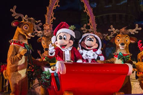 Walt Disney World Announces 2017 Holiday Offerings Including Mickeys