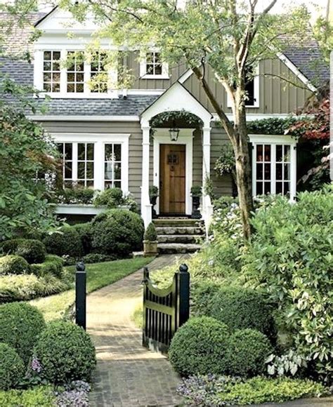 Pin By Julie Bennett On Curb Appeal In 2020 Modern Farmhouse Exterior