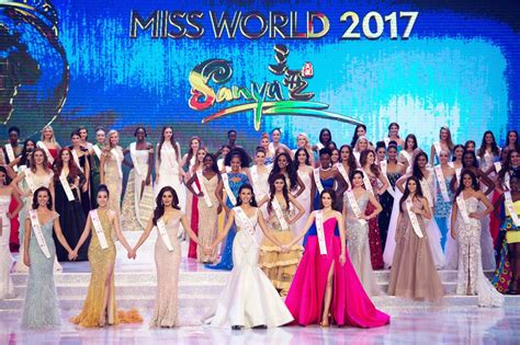 Holding Hands From 2017 Miss World Pageant E News Canada