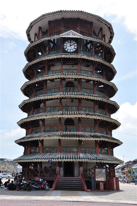 It is the center of hilir perak district and the third largest town of perak state. Chia's Orchid: Leaning Tower of Teluk Intan...安顺斜塔,
