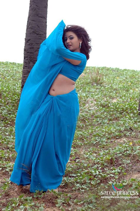 Tamil Actress Aarthi Hot Navel Show In Blue Saree Pics