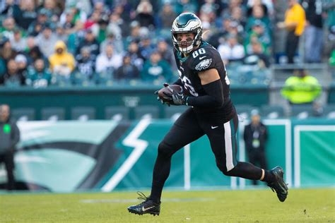 Zach Ertz Injury Status Eagles Tight End Active For Week 13 Vs The