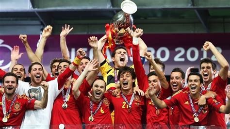 Record and instantly share video messages from your browser. UEFA EURO 2012 - Historia - España-Italia - UEFA.com