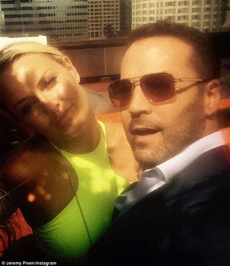 Bikini Clad Lindsey Vonn Relaxes Poolside With Jeremy Piven At Rooftop