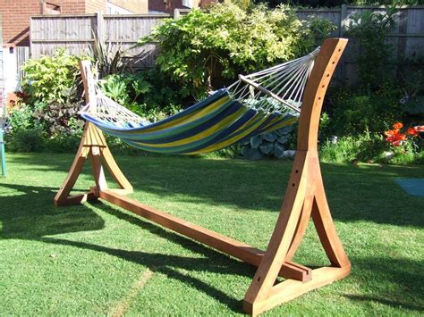 One of the best things about summer is being able to enjoy the beautiful weather from the comfort of a hammock. wooden hammock stand diy - Google Search | Balanços, Moveis