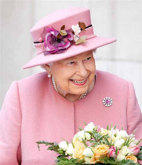 Queen Elizabeth Ii Visits Kings College In 2019 Queen Elizabeth Ii