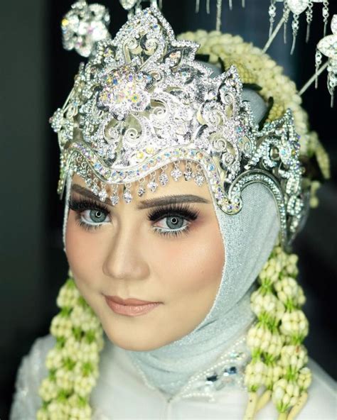 12 ide padu padan mahkota adat pengantin dengan hijab