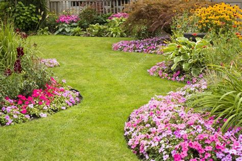 Landscaped Yard And Garden — Stock Photo © Fotomine 16928001