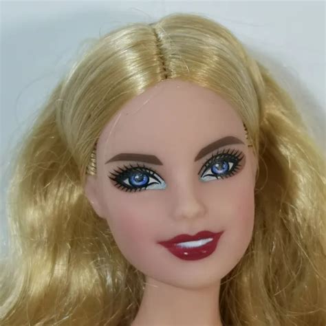 BARBIE MODEL MUSE Collector Nude Blond Mattel Signature 2020 Doll 40