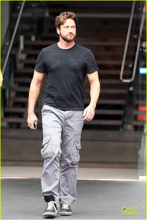 Gerard Butler Oozes Major Sex Appeal With Tight Black T Shirt Photo