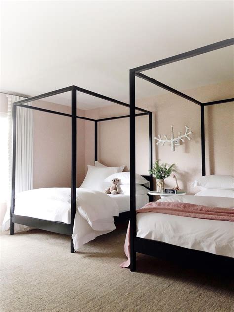 You've to ensure that you have a area for everything in your bedroom. 20 Elegant Queen Size Canopy Bedroom Set | Findzhome
