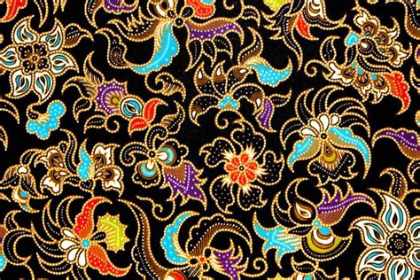 Indonesian Batik The Background Also Brings Out The Other Colours Batik Pattern Batik Batik