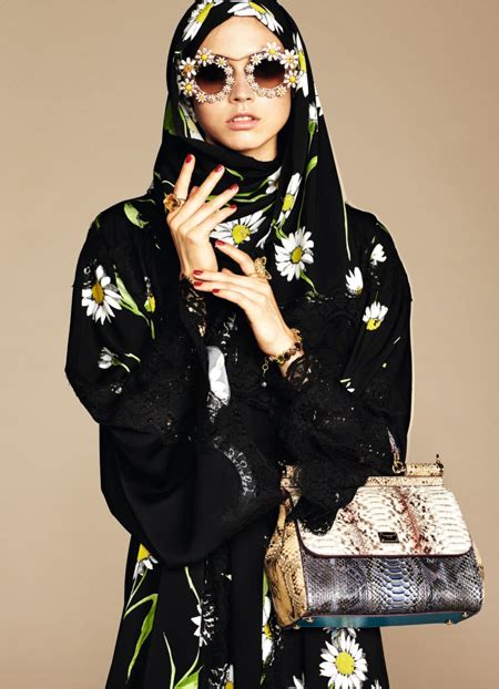 dolce and gabbana dévoile sa collection de hijab et d abaya de luxe