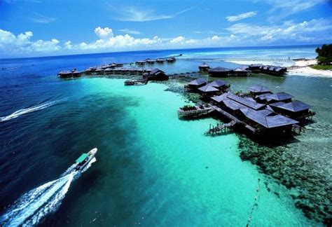 Negeri ini bukan sahaja kaya dengan hasil laut, tetapi ia adalah sebuah destinasi pelancongan. 43 Tempat Percutian Menarik di Malaysia - penglipurlara