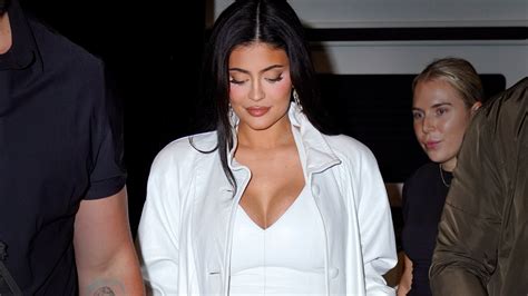 Kylie Jenner Steps Out For The First Time Since Confirming Her Pregnancy Teen Vogue