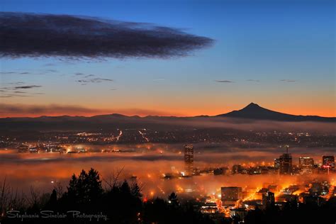 Foggy Goodness Fog Enveloping The City Of Portland Oregon Flickr