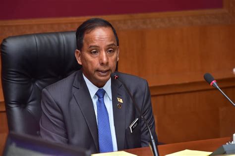 Sijil cuti sakit tidak akan diberi kepada individu yang kelihatan sihat, gagal memberikan sejarah penyakit dengan lengkap, selain tidak mempunyai alasan yang kukuh untuk tidak menghadiri sesuatu aktiviti yang seharusnya diikuti. KSM beri garis panduan majikan tangani situasi koronavirus ...
