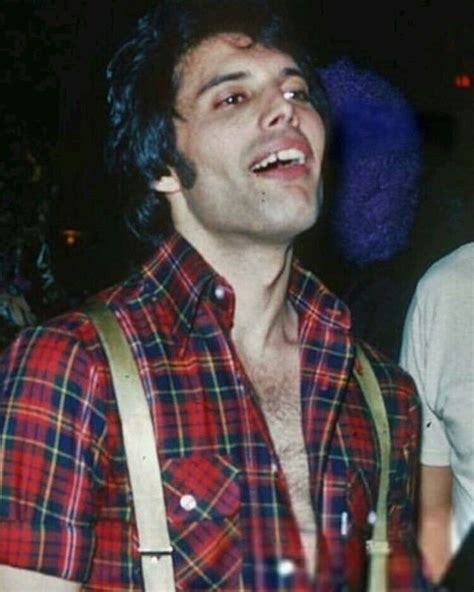 Forse, non so, chissà… entrambi sono accomunati da molti fattori. 40 Fabulous Vintage Photographs of a Young Freddie Mercury ...