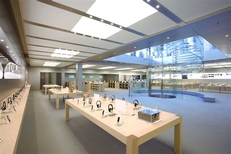 Apple Store Picture