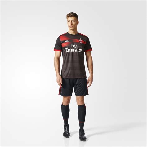 Mix & match this shirt with other items to create an avatar that is unique to you! Jersey Ac Milan 3rd 2018