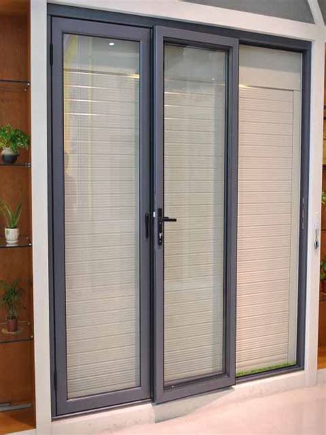 Warna ini memang jarang sekali dipakai untuk jendela dan pintu rumah, namun tak ada salahnya untuk rumah minimalis, banyak yang menyarankan untuk menggunakan jenis pintu rumah geser. Baru 35 Pasang Pintu Geser Aluminium Simple Dan Minimalis