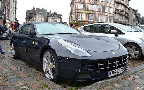 It was exclusively offered with a manual transmission, and was an instant hit as soon as it was launched back in the '80s. Ferrari FF - 3 januari 2019 - Autogespot