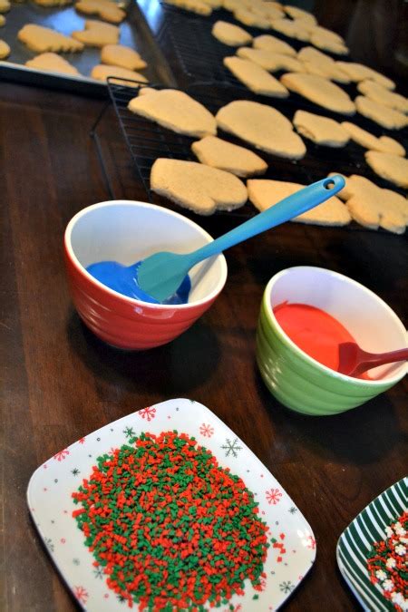 In addition to the cookies you can how do you prevent royal icing colors from bleeding into each other? Christmas Cut-Out Cookies, the most wonderful kind of mess ...