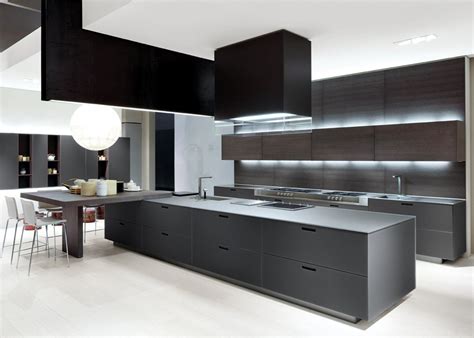 La lame de 20 cm reste rigide et stable lors de la coupe. Cuisine parallèle : ce qu'on a repéré chez les cuisinistes ...