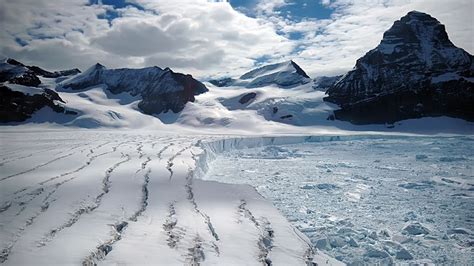 Half Of Antarctic Ice Shelves Could Collapse In A Flash Thanks To