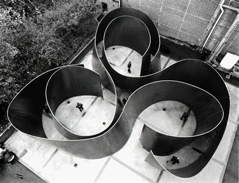Richard Serra The American Sculptor Cutting Up Space Time With Steel