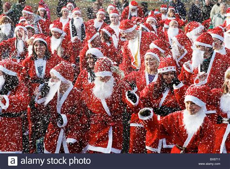 Many Santas High Resolution Stock Photography And Images Alamy