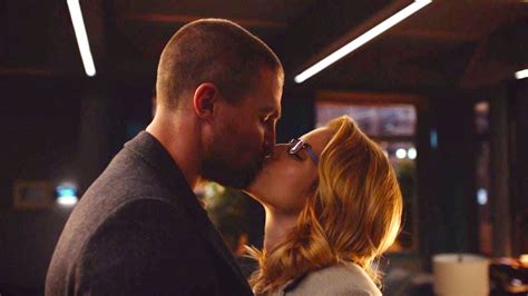Arrow Season 3 Oliver And Felicity Kiss