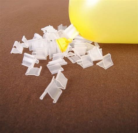 Yuelian 200pcs Clear Plastic Small Balloon Clips Ties For