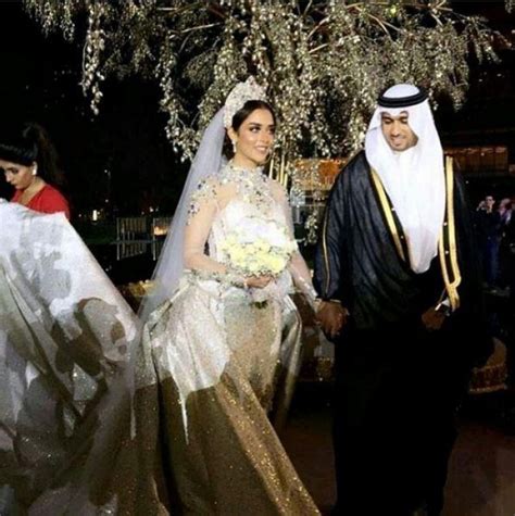 بلقيس وزوجها سلطان شاهد الرومانسيه في تعامله معها. شاهد بالفيديو: الزفة اليمنية تشعل حفل زفاف بلقيس