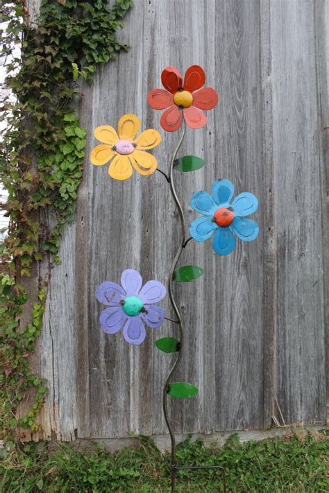Recycled Metal Daisy Trio Flower Stake Garden Accent