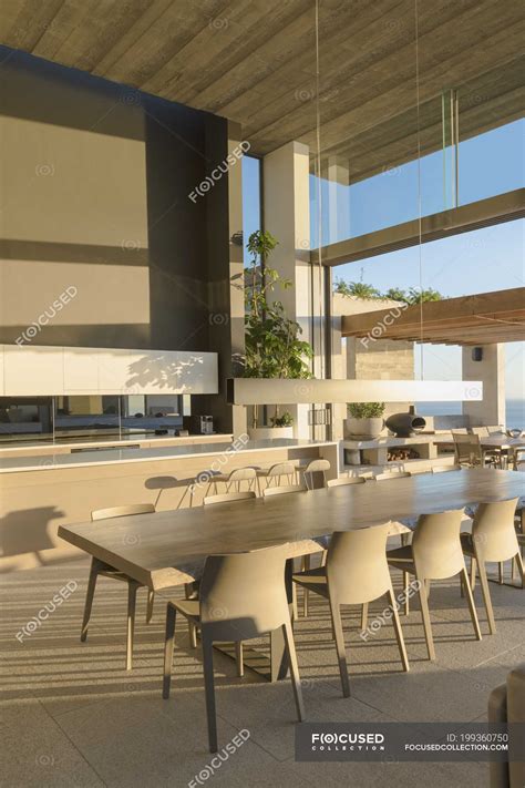 Sunny Modern Luxury Home Showcase Interior Dining Room — Indoors