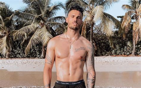 Baptiste Giabiconi Pose Toutes Fesses Dehors D Couvrez La Photo