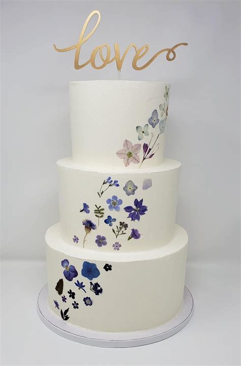Pin By Lisa Oneill On One Dayfar Far Away Flower Cake Wedding