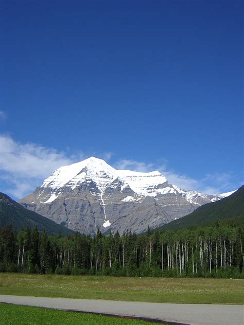 Mount Robson Mount Robson On A Clear Summer Day Mount Robs Flickr