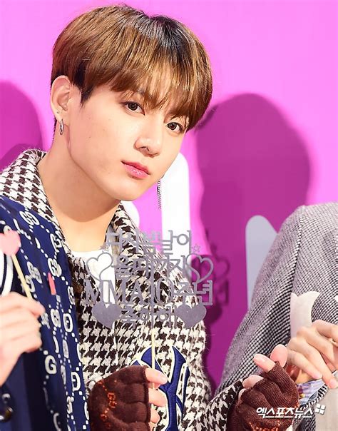 Live melon music awards 2018 bts who are you멜론뮤직어워드. Stars Light Up The Red Carpet With Chic Looks At The 2018 ...